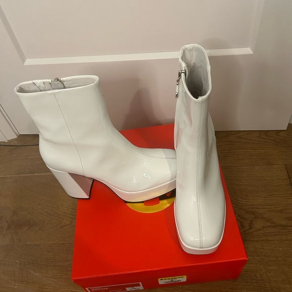 Wishbone White chunky boot - Picture 2 of 5